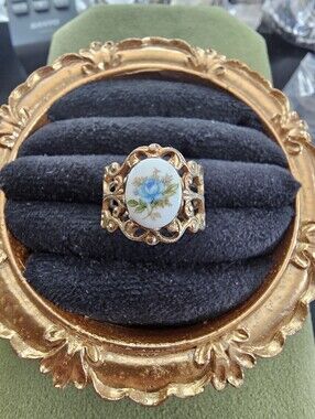 Vintage Avon Ring Size 7/8
